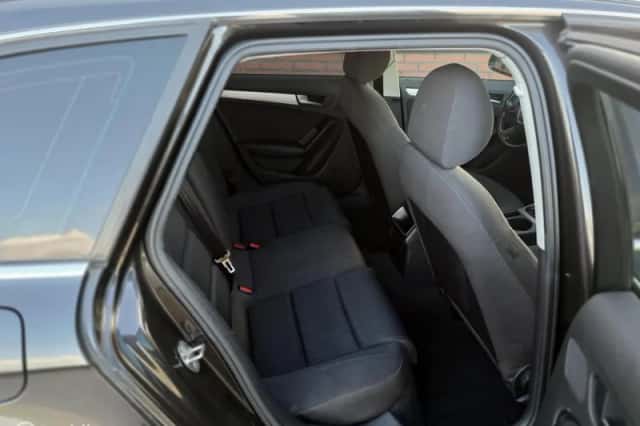 Audi A4 (2009) thumbnail 6