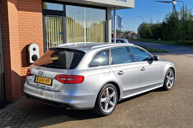Audi A4 (2015) thumbnail 3