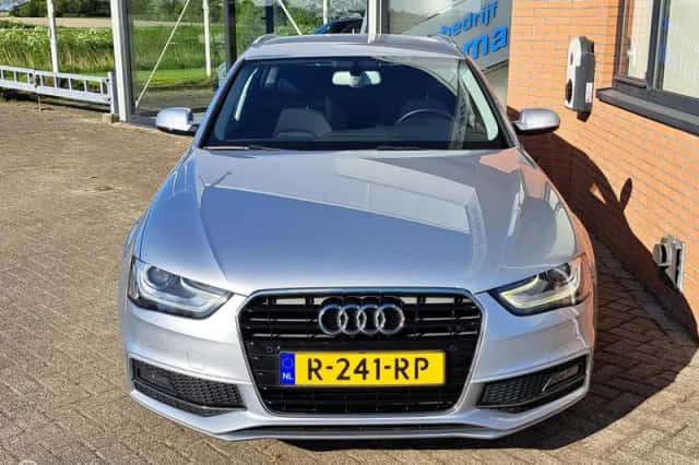 Audi A4 (2015) thumbnail 4