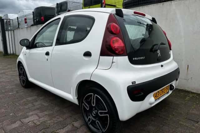 Peugeot 107 (2012) thumbnail 5