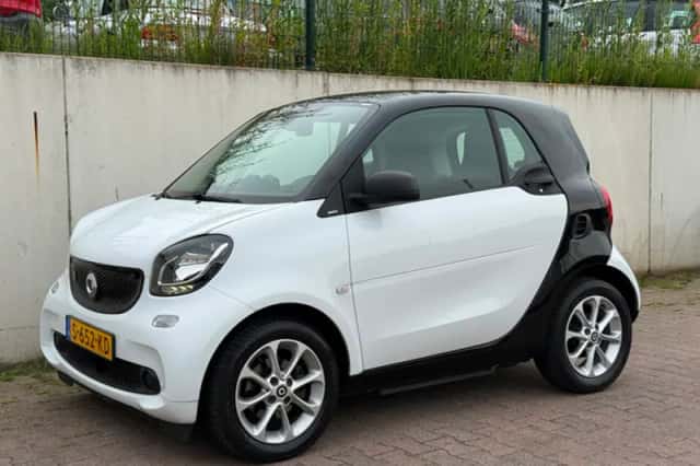 Smart Fortwo (2018) thumbnail 3