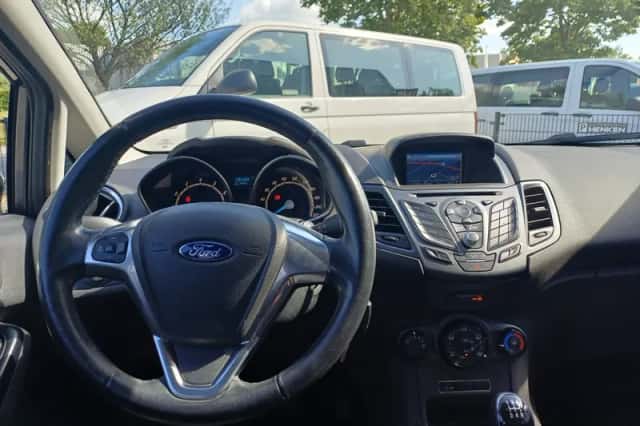 Ford Fiesta (2016) thumbnail 2