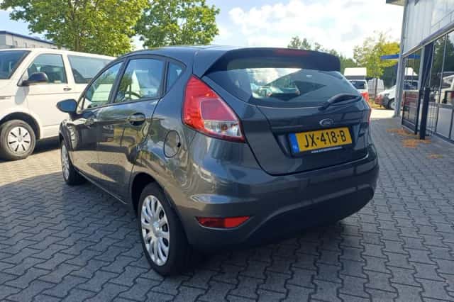 Ford Fiesta (2016) thumbnail 5