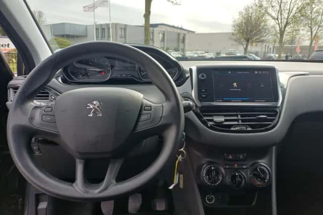Peugeot 208 (2017) thumbnail 2