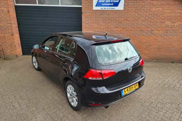 Volkswagen Golf (2013) thumbnail 3
