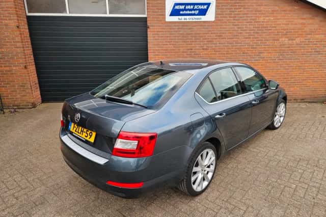 Škoda Octavia (2015) thumbnail 4