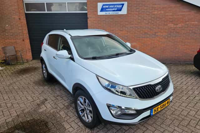 Kia Sportage (2016) thumbnail 2