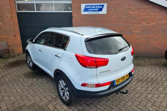 Kia Sportage (2016) thumbnail 3