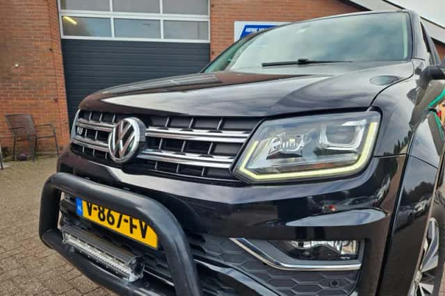 Volkswagen Amarok (2017) thumbnail 2