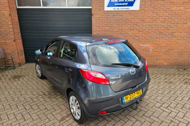Mazda 2 (2010) thumbnail 3