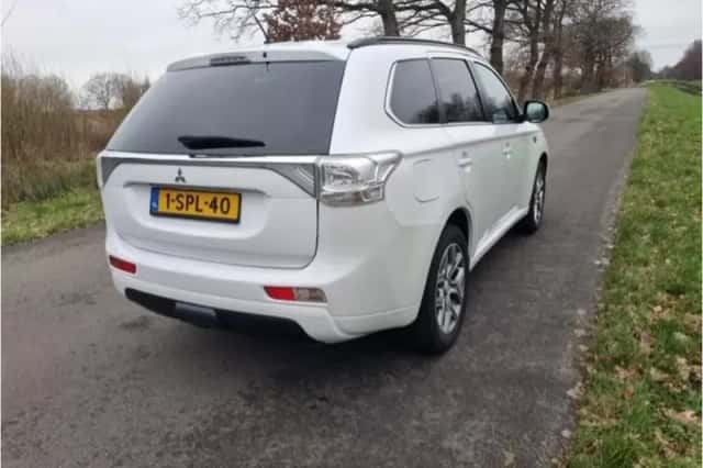 Mitsubishi Outlander (2013) thumbnail 2