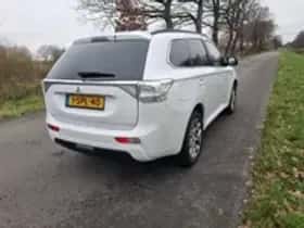 Mitsubishi Outlander (2013) thumbnail 14
