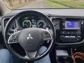 Mitsubishi Outlander (2013) thumbnail 18