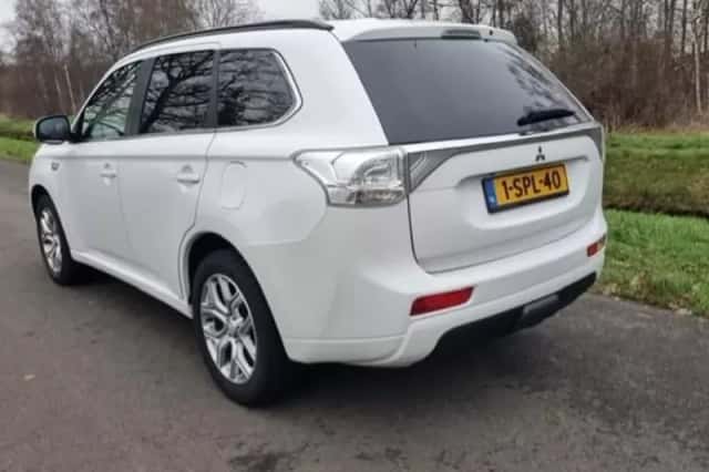 Mitsubishi Outlander (2013) thumbnail 3
