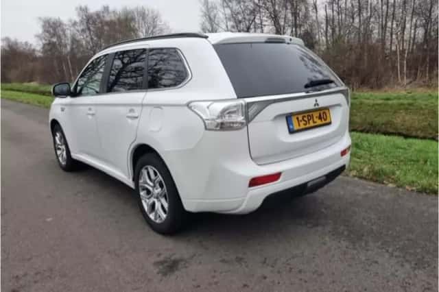 Mitsubishi Outlander (2013) thumbnail 3