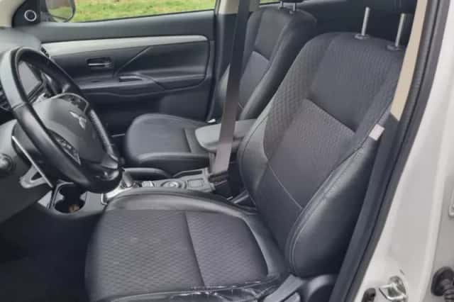Mitsubishi Outlander (2013) thumbnail 4