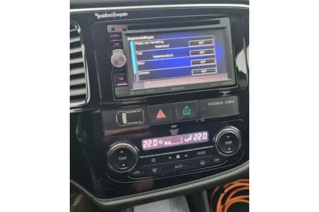 Mitsubishi Outlander (2013) thumbnail 5