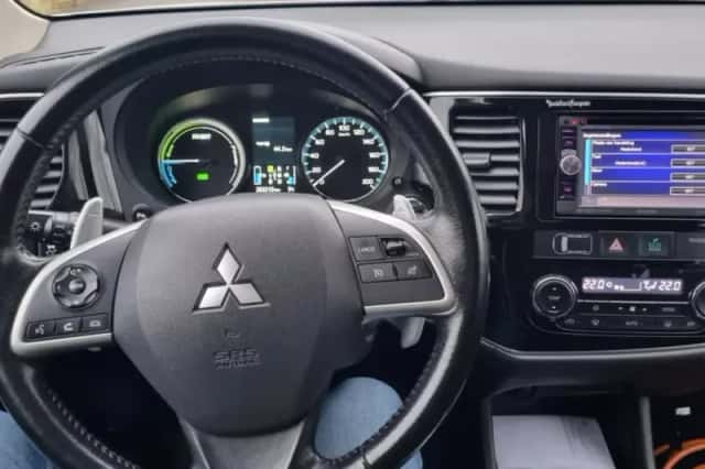 Mitsubishi Outlander (2013) thumbnail 6