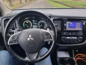 Mitsubishi Outlander (2013) thumbnail 6