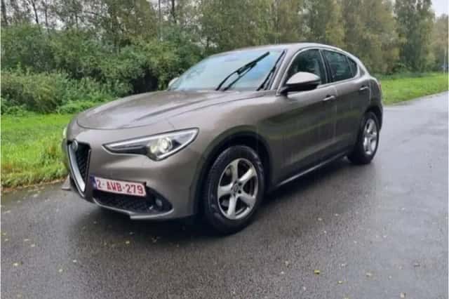 Alfa Romeo Stelvio (2017) thumbnail 1