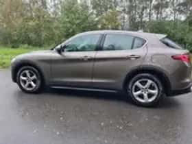 Alfa Romeo Stelvio (2017) thumbnail 18