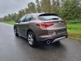 Alfa Romeo Stelvio (2017) thumbnail 19
