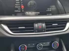 Alfa Romeo Stelvio (2017) thumbnail 22