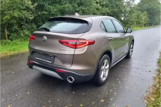 Alfa Romeo Stelvio (2017) thumbnail 4