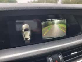 Alfa Romeo Stelvio (2017) thumbnail 8