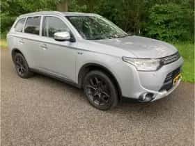 Mitsubishi Outlander (2015)