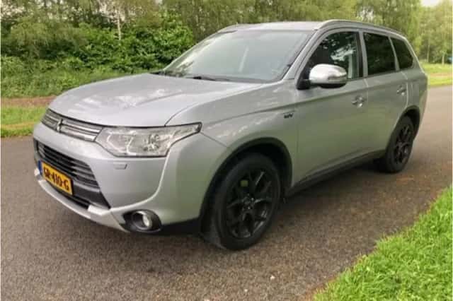Mitsubishi Outlander (2015) thumbnail 2