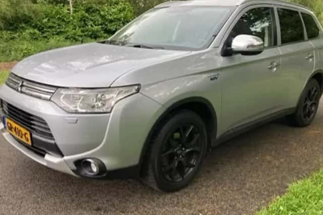 Mitsubishi Outlander (2015) thumbnail 2