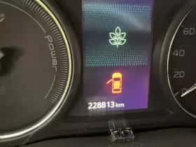 Mitsubishi Outlander (2015) thumbnail 12
