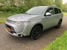 Mitsubishi Outlander (2015) thumbnail 17