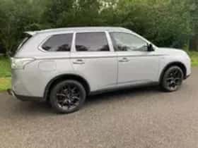 Mitsubishi Outlander (2015) thumbnail 19