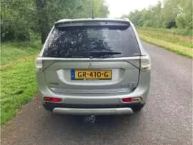 Mitsubishi Outlander (2015) thumbnail 3