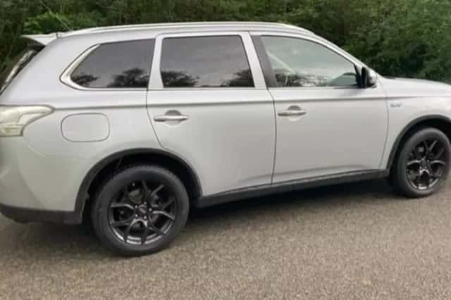 Mitsubishi Outlander (2015) thumbnail 4