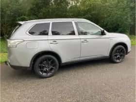 Mitsubishi Outlander (2015) thumbnail 4