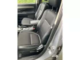 Mitsubishi Outlander (2015) thumbnail 9