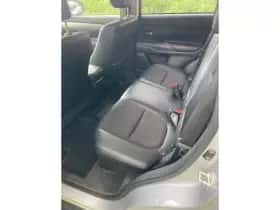 Mitsubishi Outlander (2015) thumbnail 10