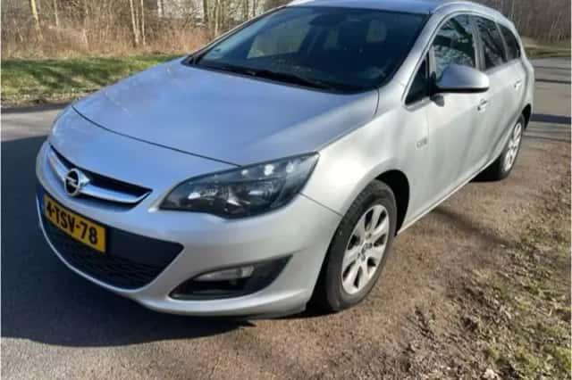 Opel Astra Sports Tourer (2014) thumbnail 2