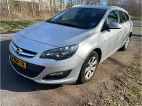 Opel Astra Sports Tourer (2014) thumbnail 2