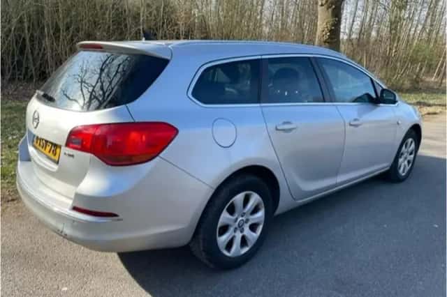 Opel Astra Sports Tourer (2014) thumbnail 3