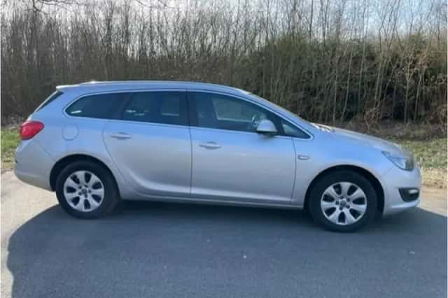 Opel Astra Sports Tourer (2014) thumbnail 5