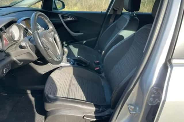 Opel Astra Sports Tourer (2014) thumbnail 6
