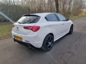 Alfa Romeo Giulietta (2013) thumbnail 17