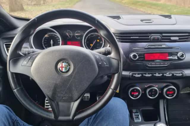 Alfa Romeo Giulietta (2013) thumbnail 6