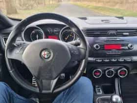 Alfa Romeo Giulietta (2013) thumbnail 6