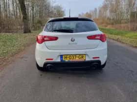 Alfa Romeo Giulietta (2013) thumbnail 9