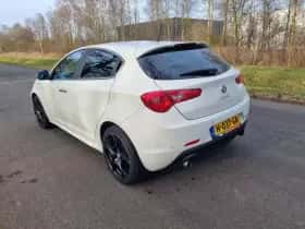 Alfa Romeo Giulietta (2013) thumbnail 10